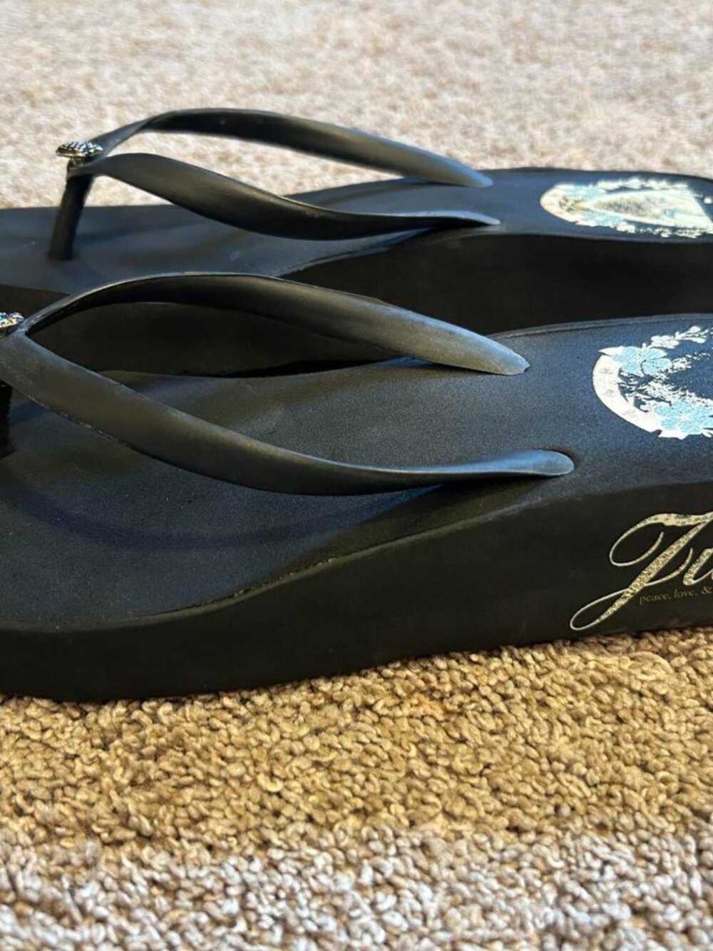 Juicy Couture Women's Black Flipflops - Picture 3 of 4
